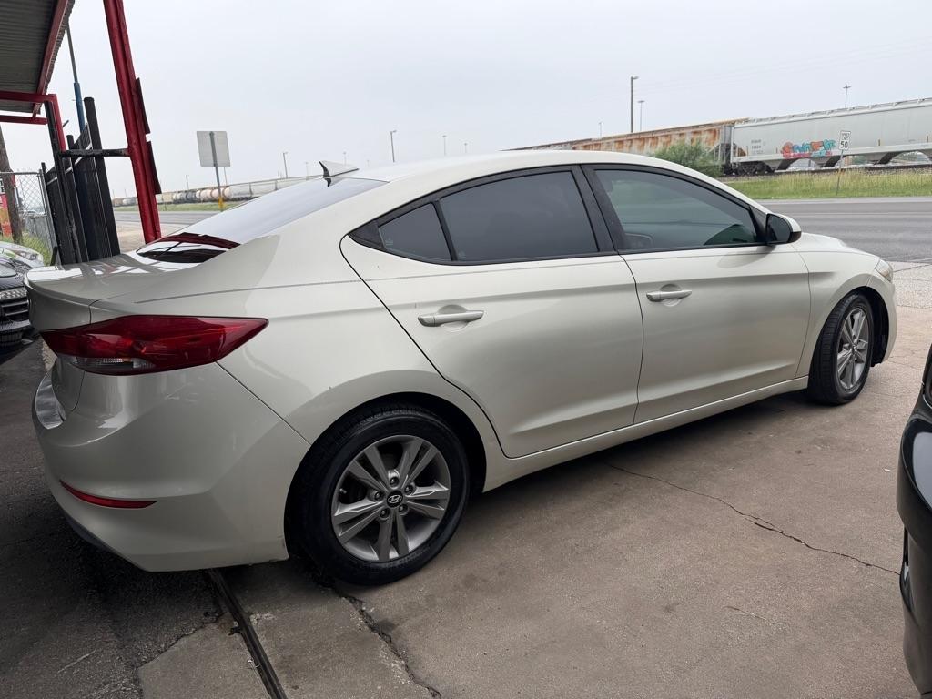 Hyundai Elantra Value Edition 6A 2017