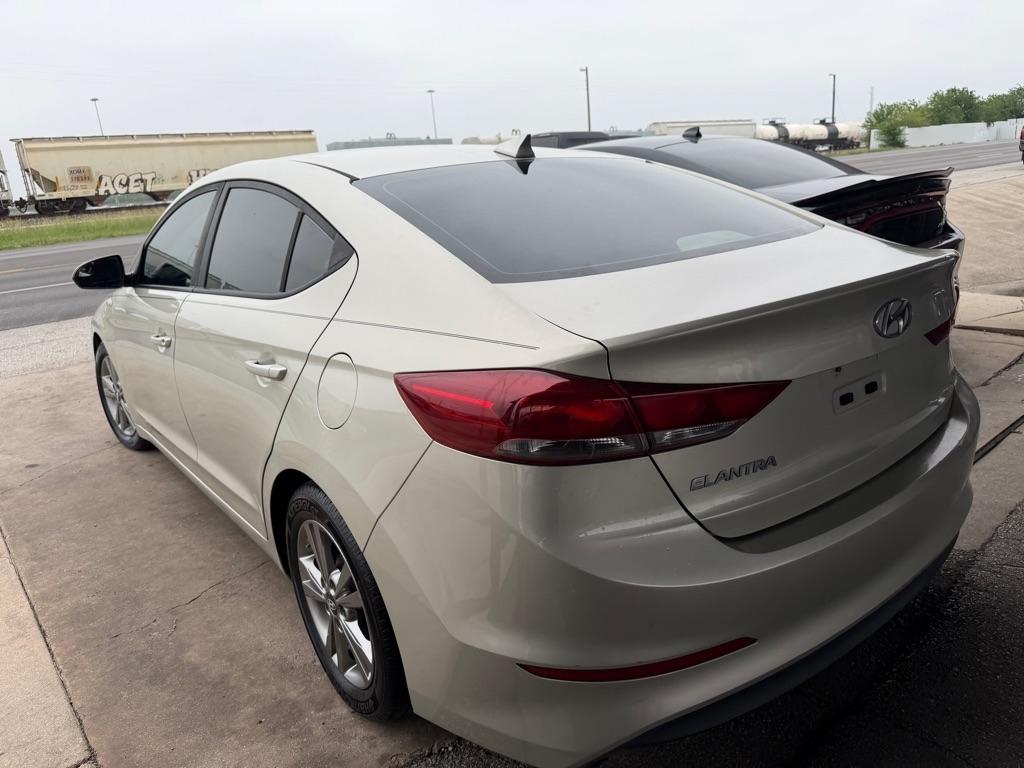 Hyundai Elantra Value Edition 6A 2017