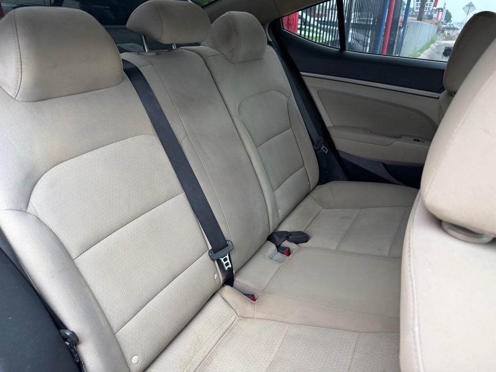 Hyundai Elantra Value Edition 6A 2017
