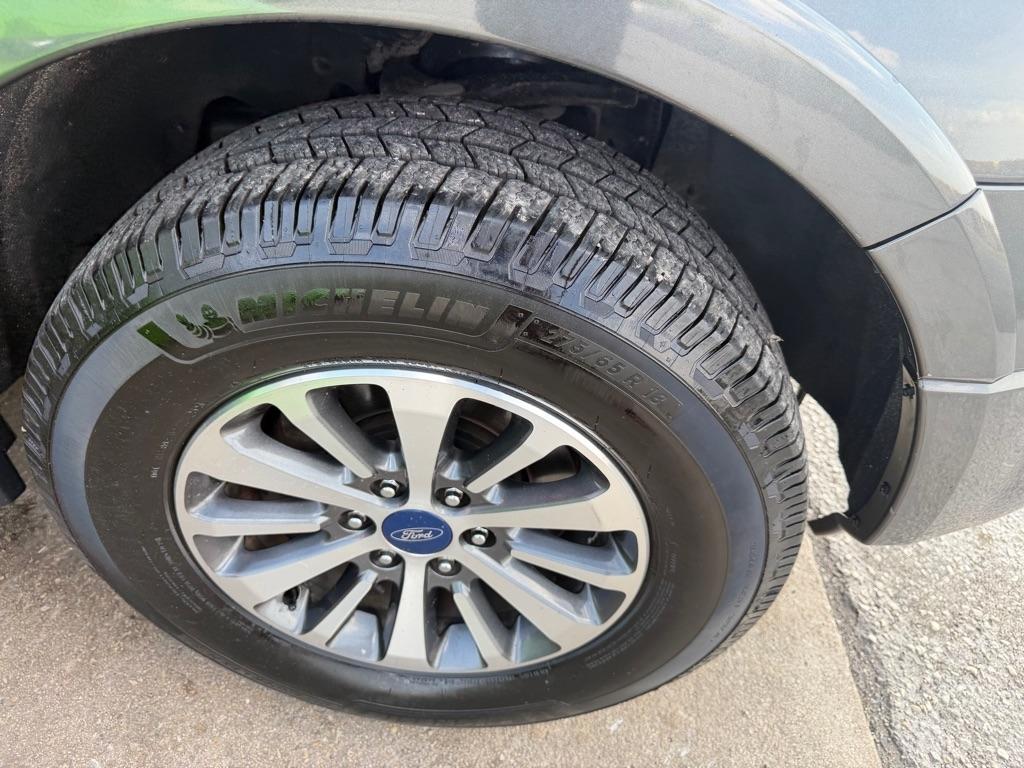 Ford Expedition XLT 4WD 2017