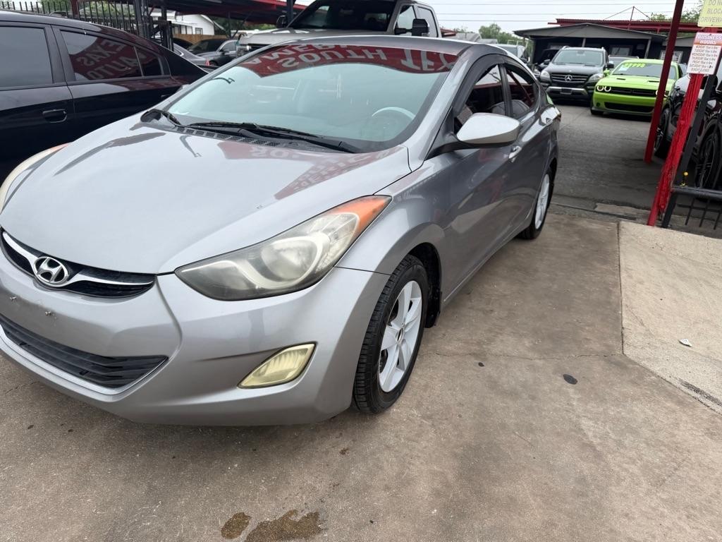 Hyundai Elantra GLS M/T 2013