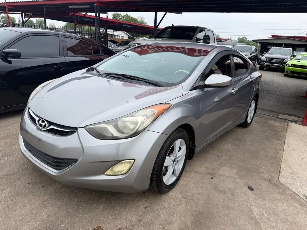 Hyundai Elantra GLS M/T 2013