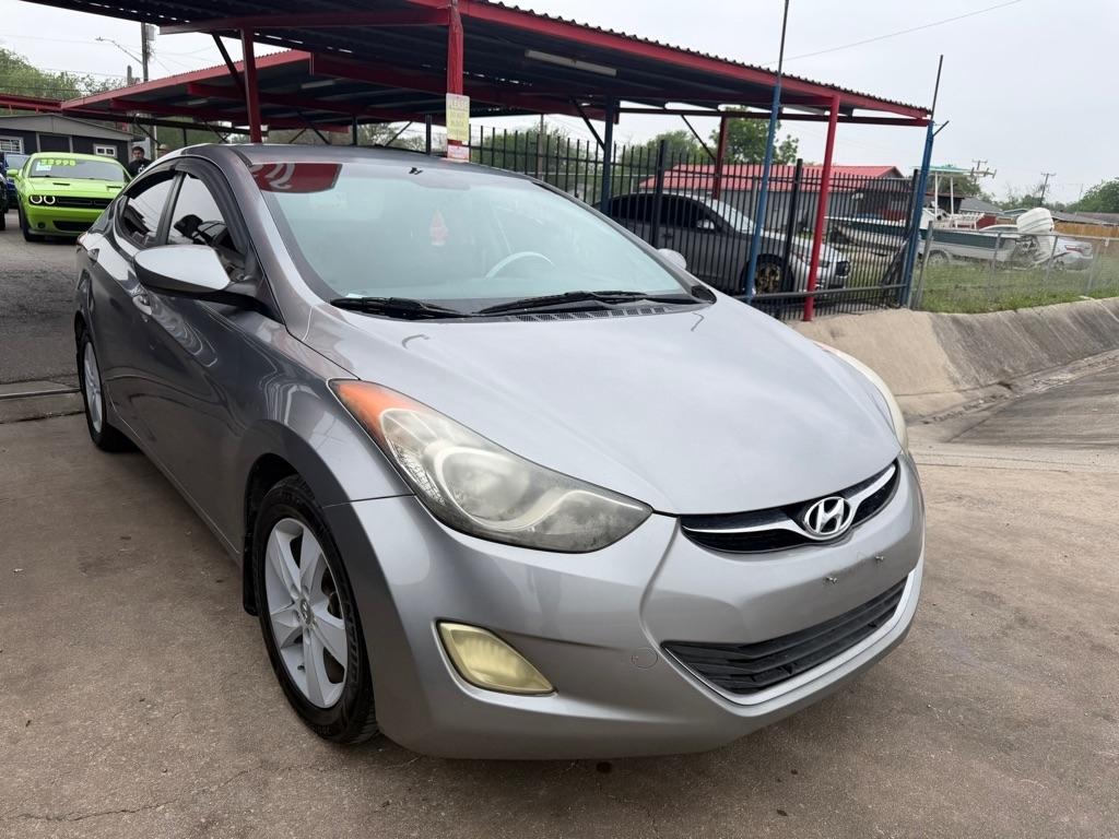 Hyundai Elantra GLS M/T 2013