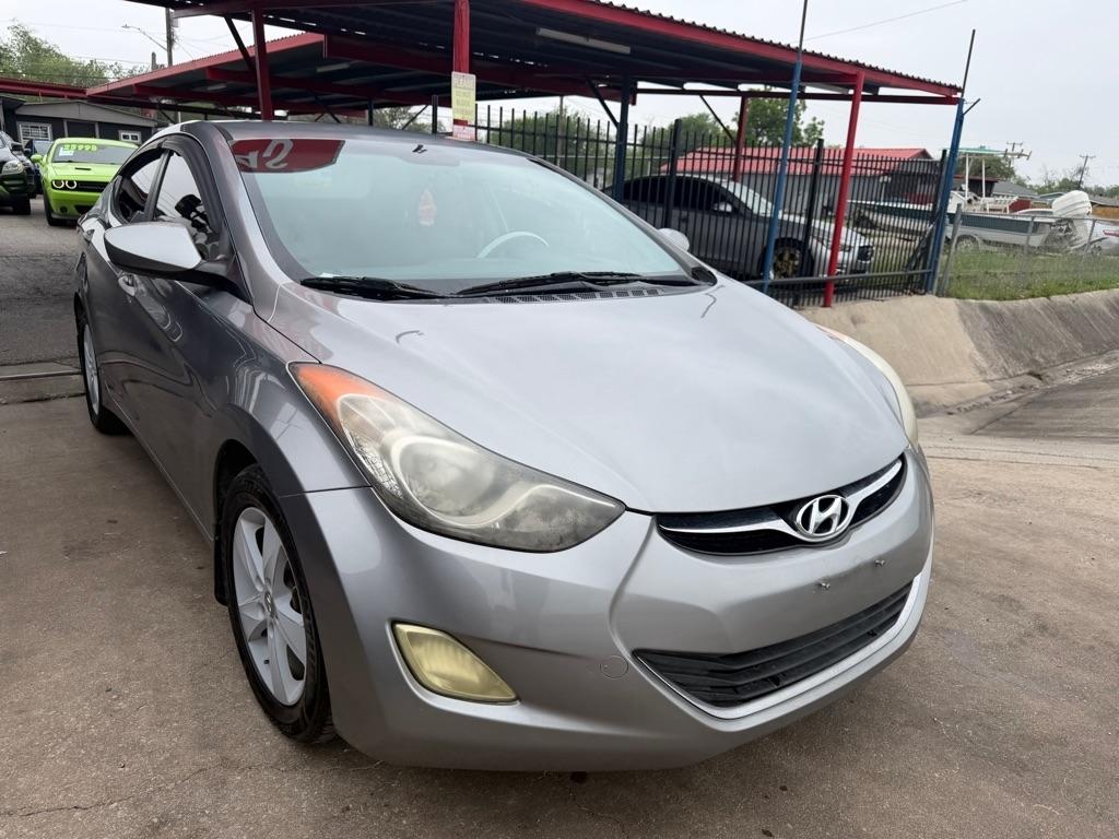 Hyundai Elantra GLS M/T 2013