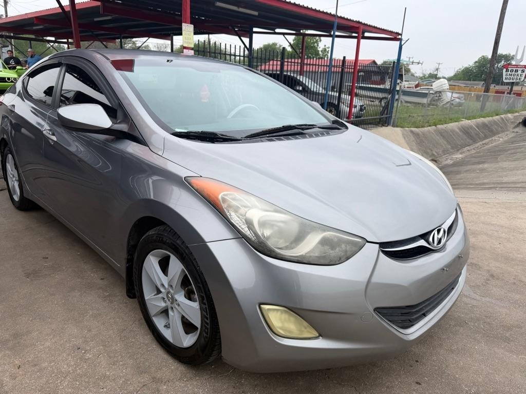 Hyundai Elantra GLS M/T 2013