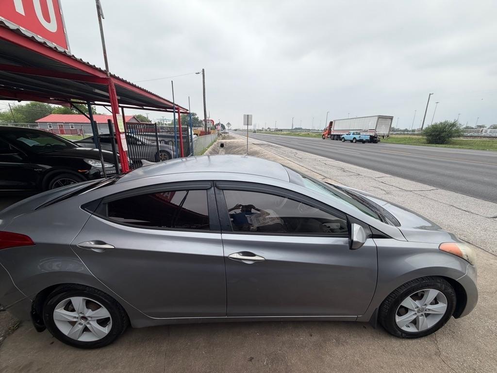 Hyundai Elantra GLS M/T 2013