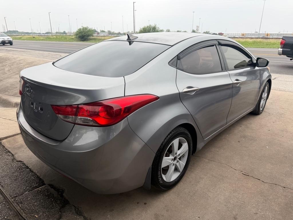 Hyundai Elantra GLS M/T 2013