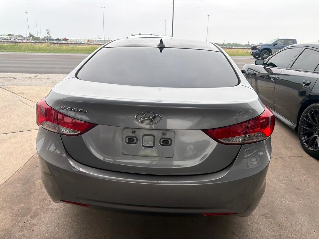 Hyundai Elantra GLS M/T 2013