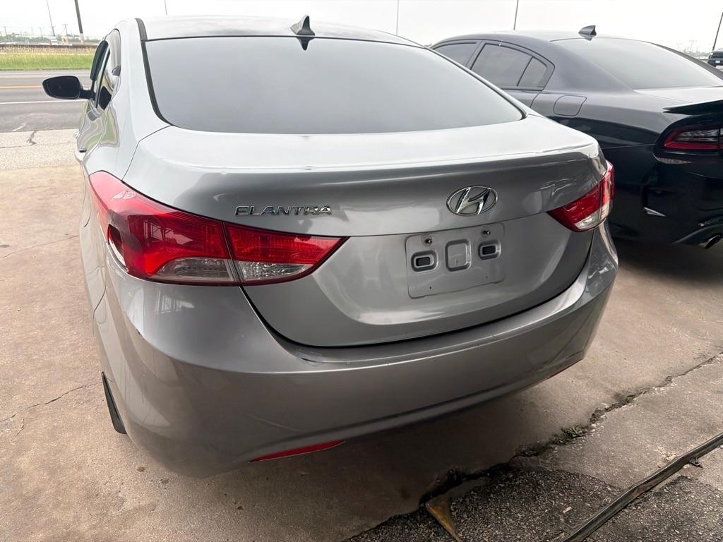 Hyundai Elantra GLS M/T 2013