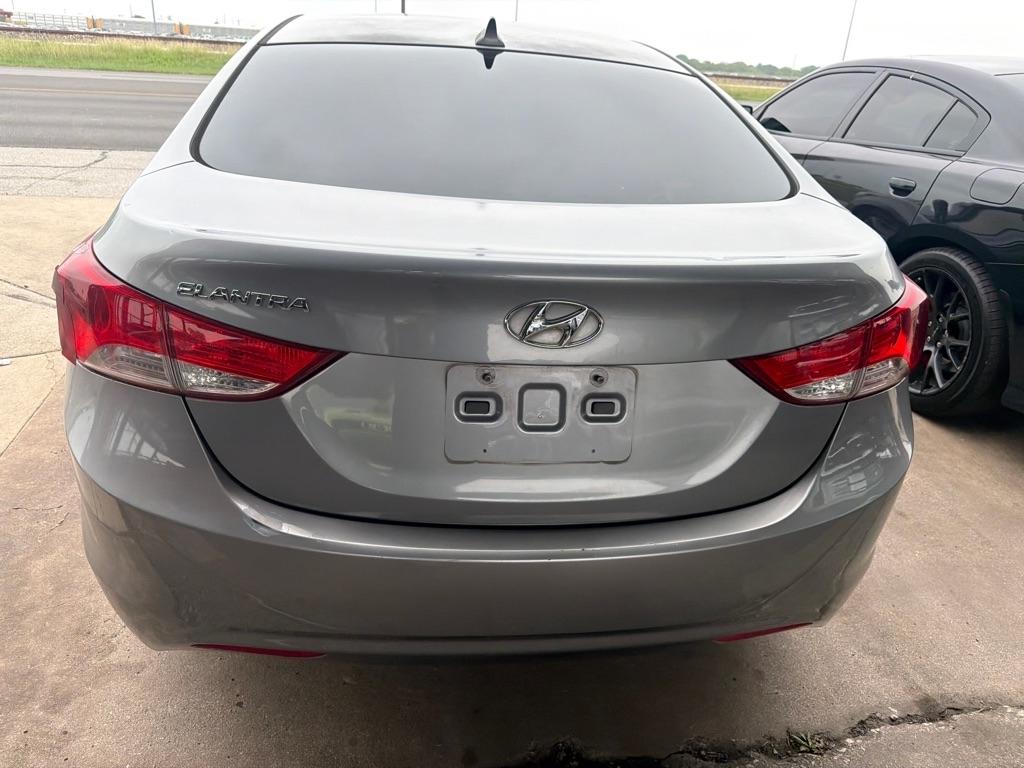 Hyundai Elantra GLS M/T 2013