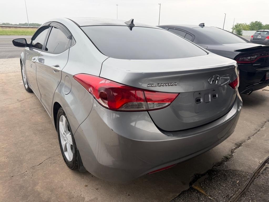 Hyundai Elantra GLS M/T 2013