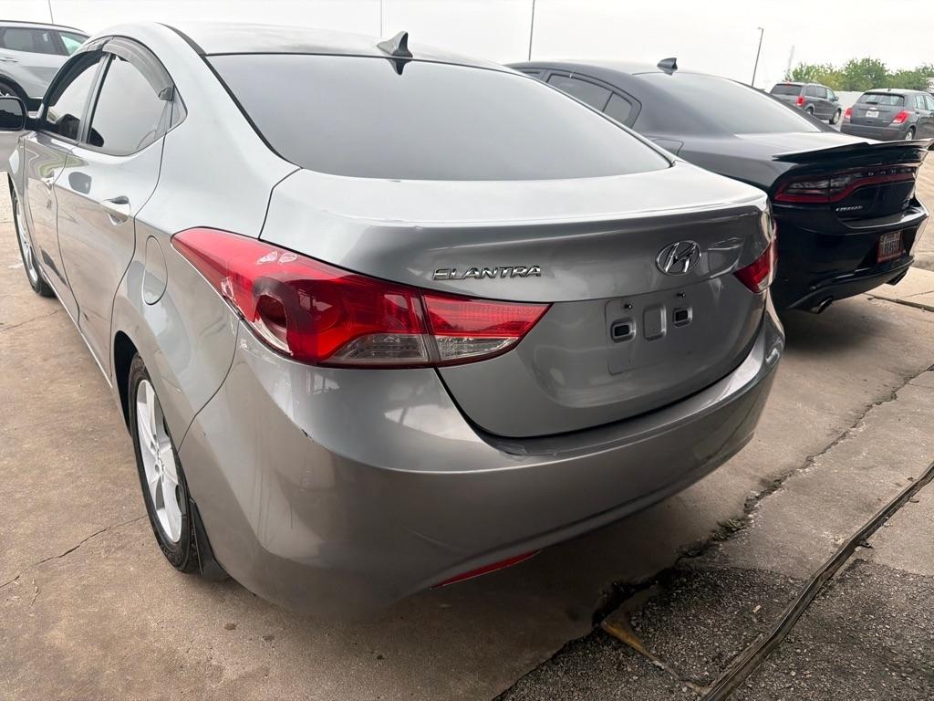 Hyundai Elantra GLS M/T 2013