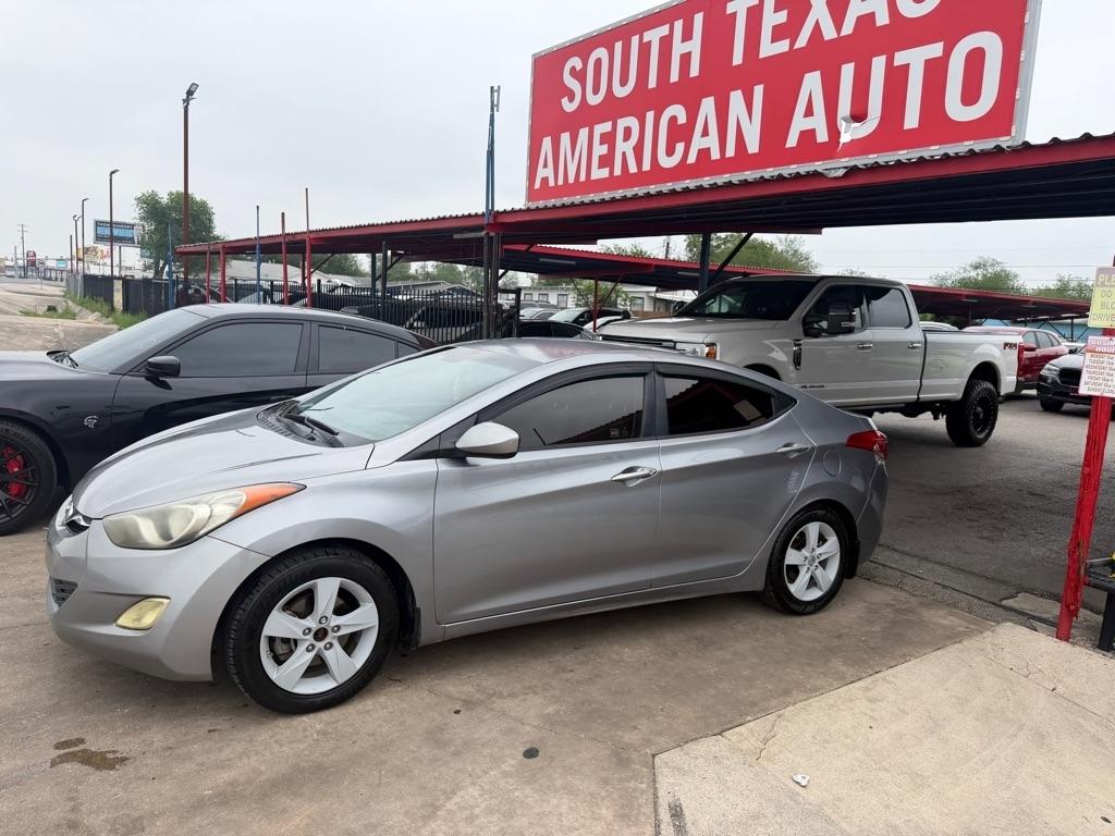 Hyundai Elantra GLS M/T 2013