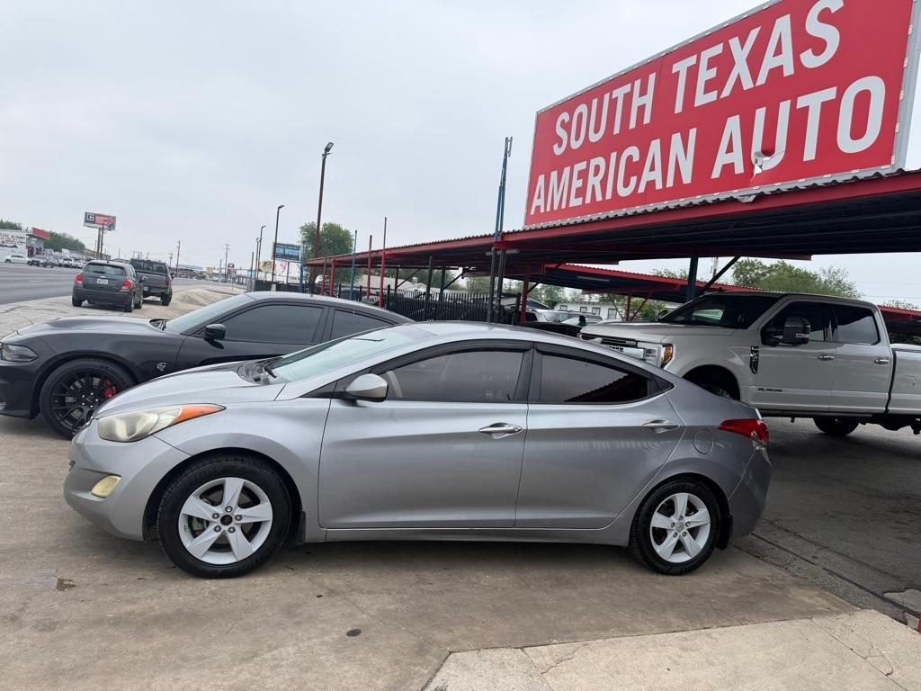 Hyundai Elantra GLS M/T 2013