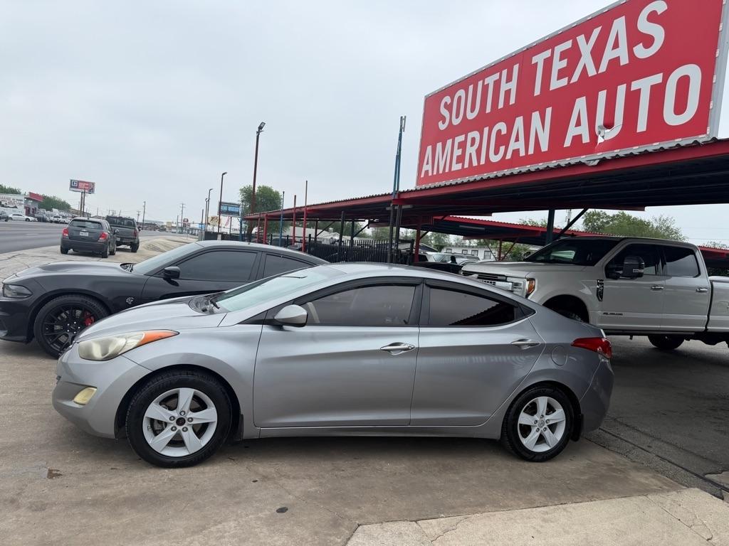 Hyundai Elantra GLS M/T 2013