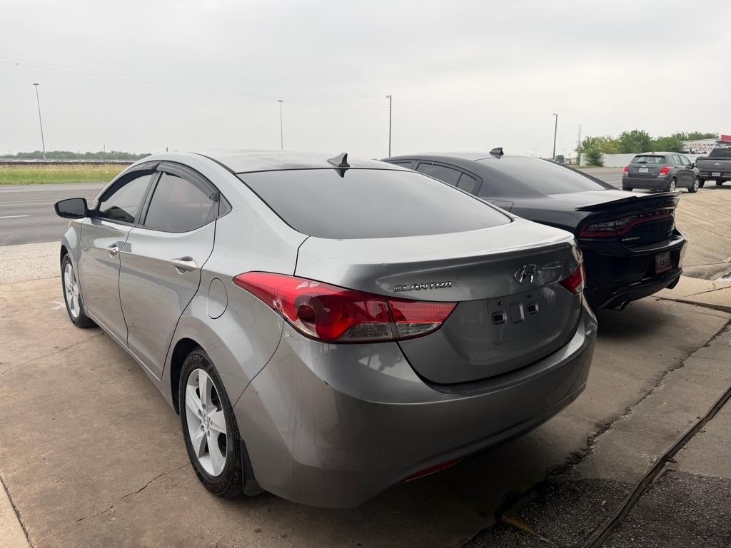 Hyundai Elantra GLS M/T 2013