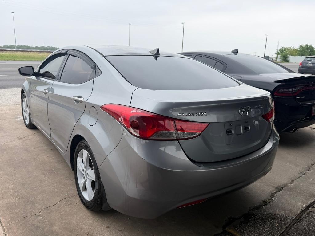 Hyundai Elantra GLS M/T 2013