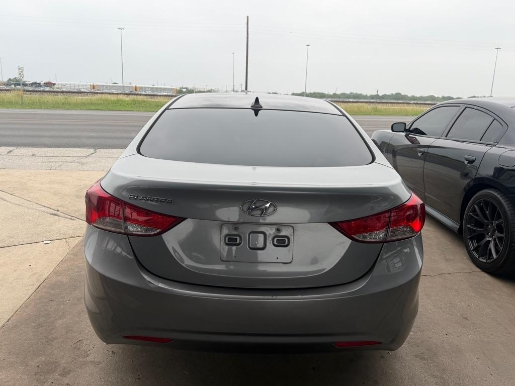 Hyundai Elantra GLS M/T 2013