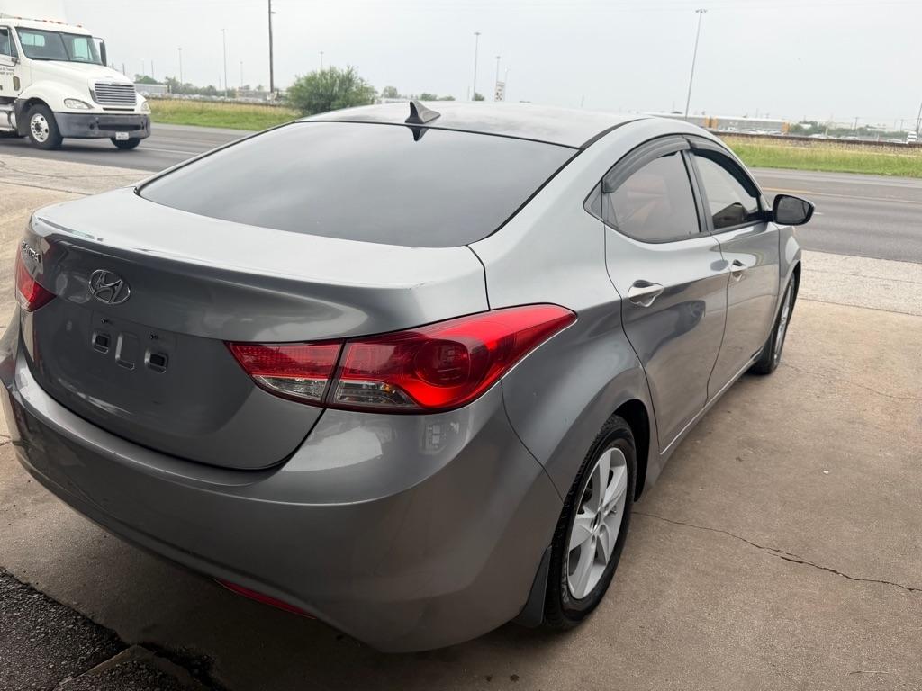 Hyundai Elantra GLS M/T 2013