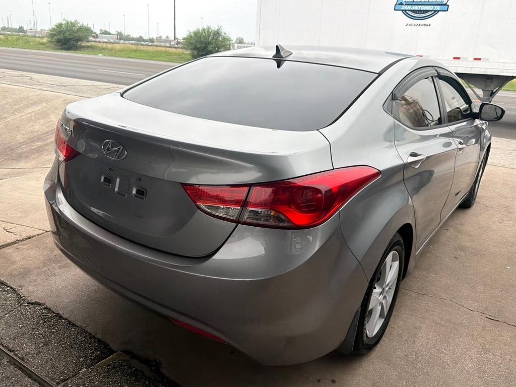 Hyundai Elantra GLS M/T 2013