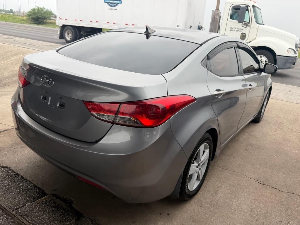 Hyundai Elantra GLS M/T 2013