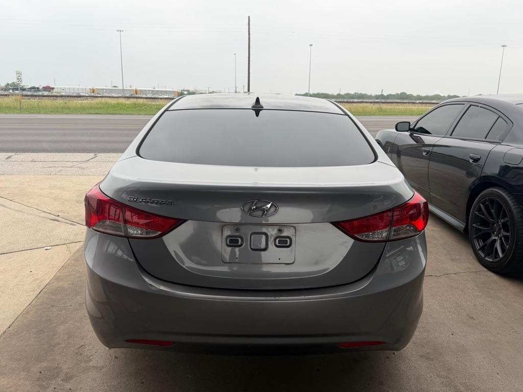 Hyundai Elantra GLS M/T 2013