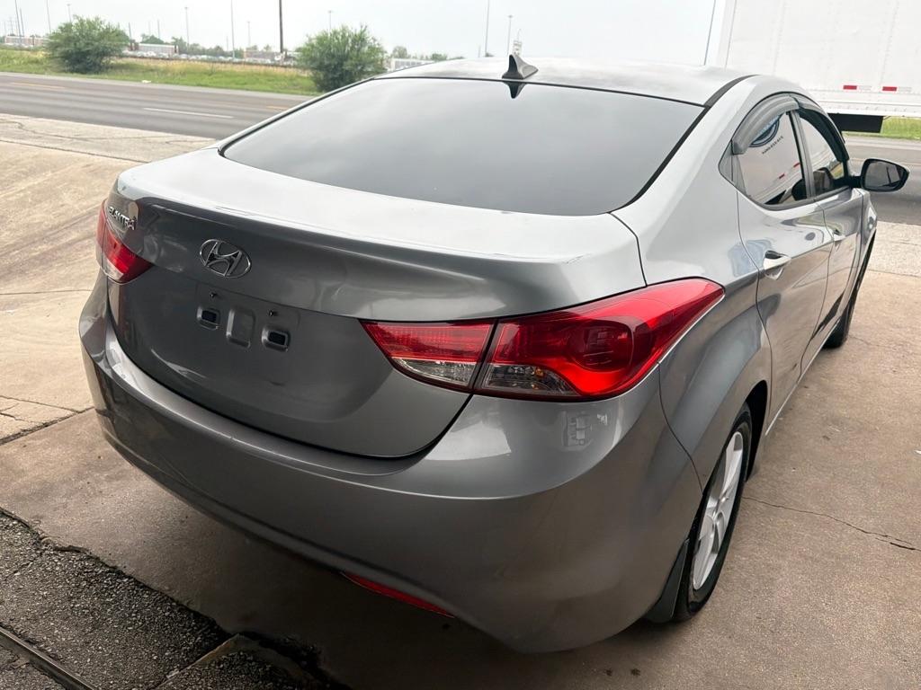 Hyundai Elantra GLS M/T 2013