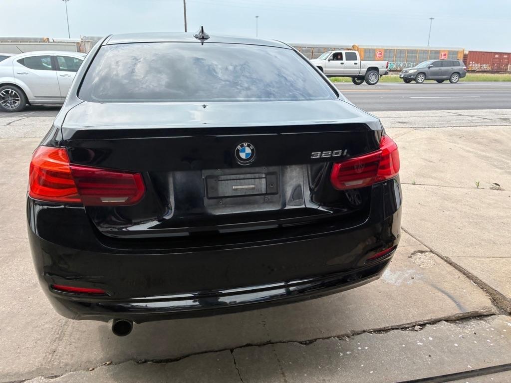 BMW 3-Series 320i Sedan 2017