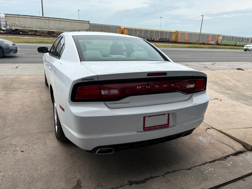 Dodge Charger SE 2013