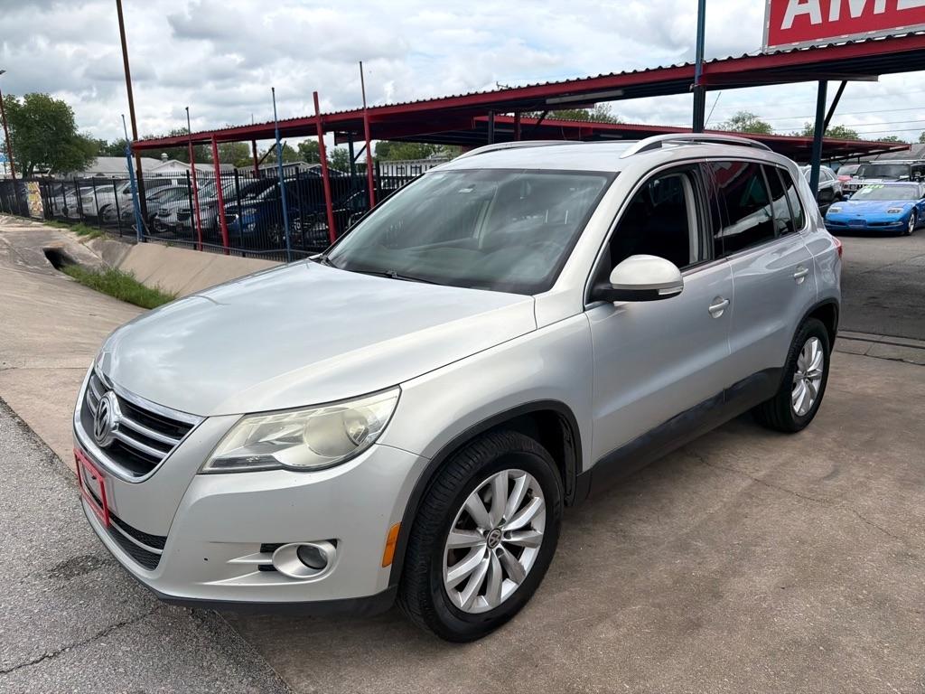 Volkswagen Tiguan S 2011