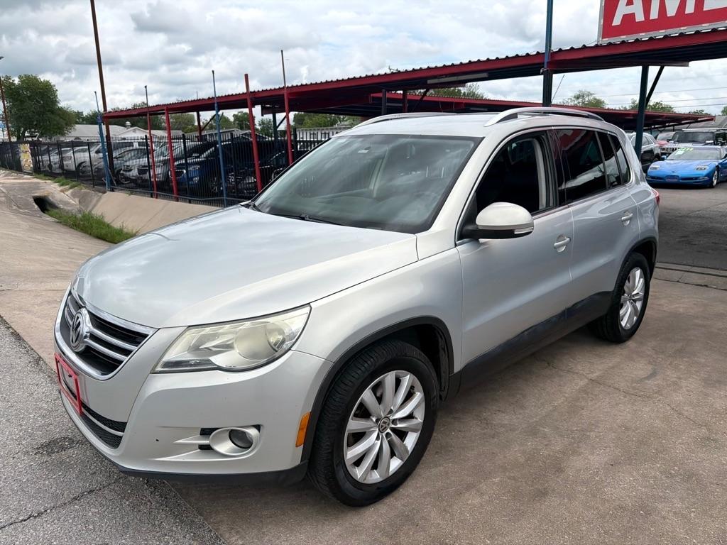 Volkswagen Tiguan S 2011