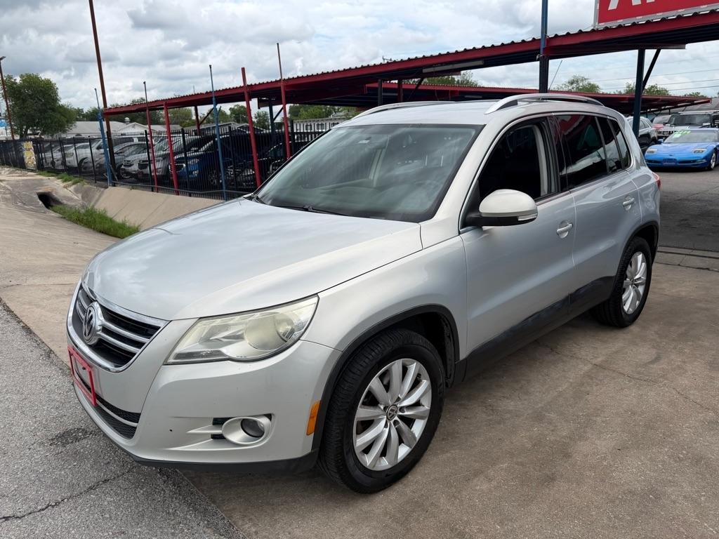 Volkswagen Tiguan S 2011