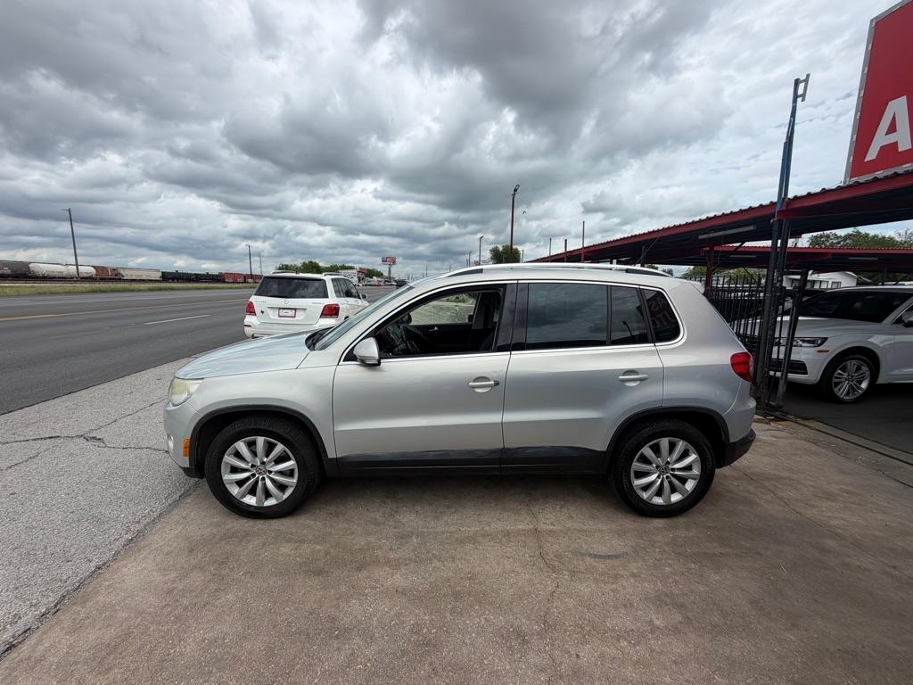Volkswagen Tiguan S 2011