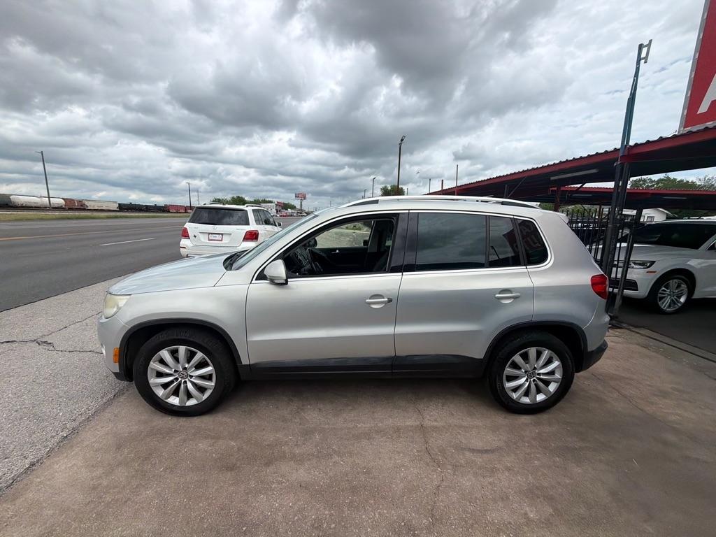 Volkswagen Tiguan S 2011