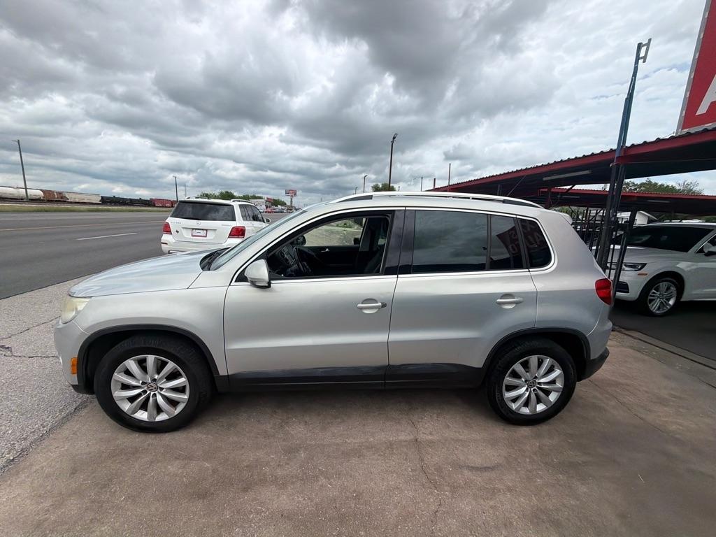 Volkswagen Tiguan S 2011