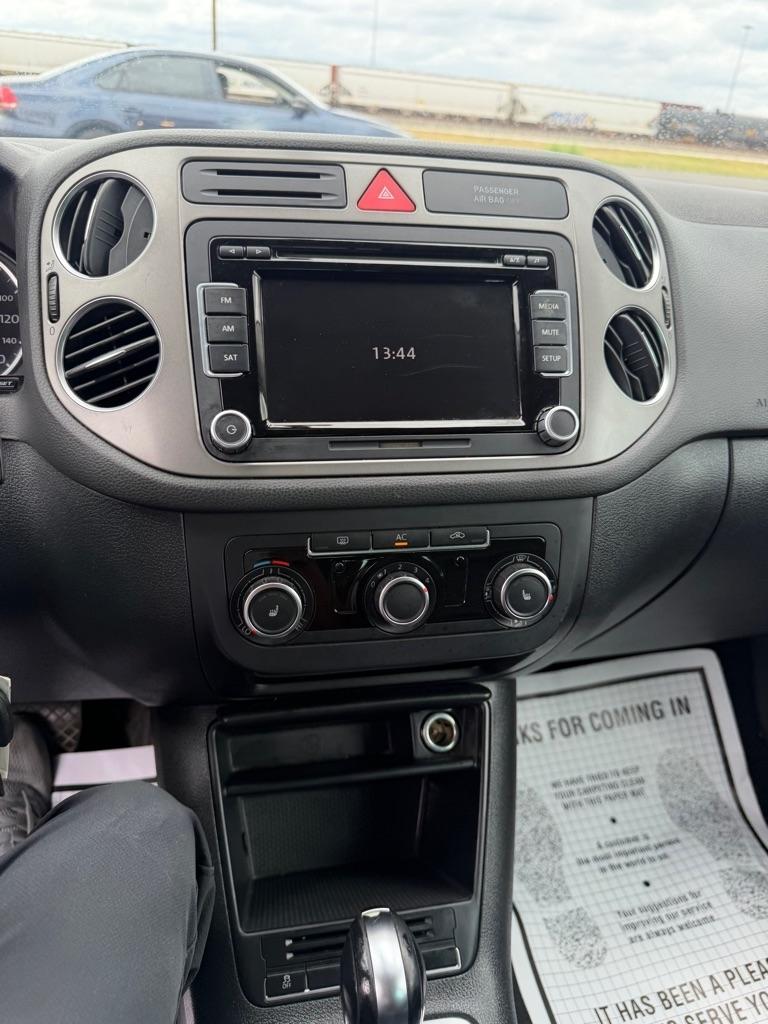 Volkswagen Tiguan S 2011
