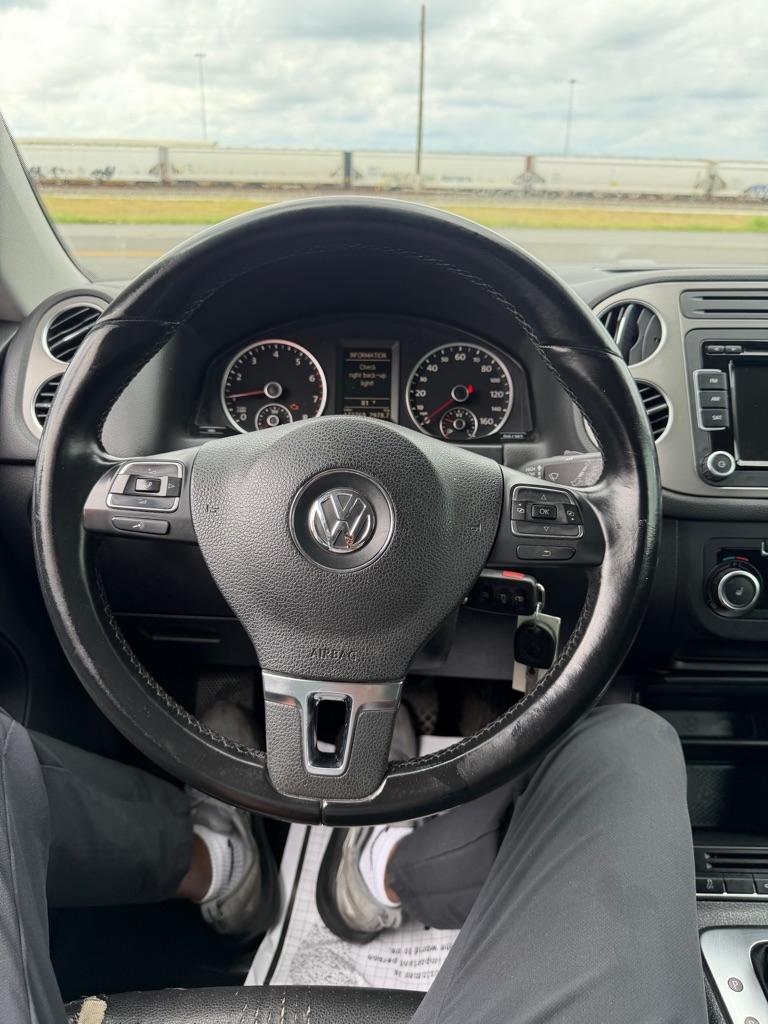 Volkswagen Tiguan S 2011