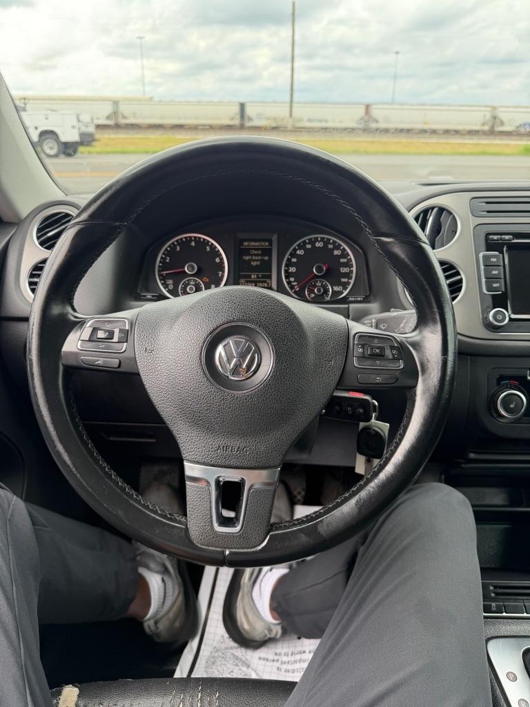 Volkswagen Tiguan S 2011