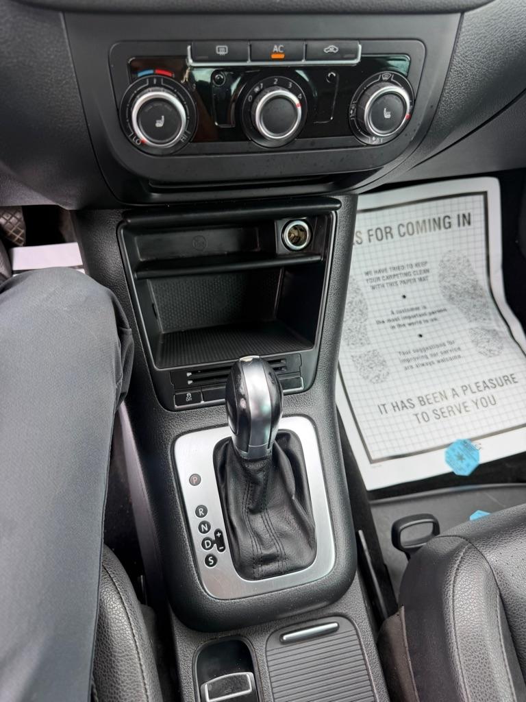 Volkswagen Tiguan S 2011