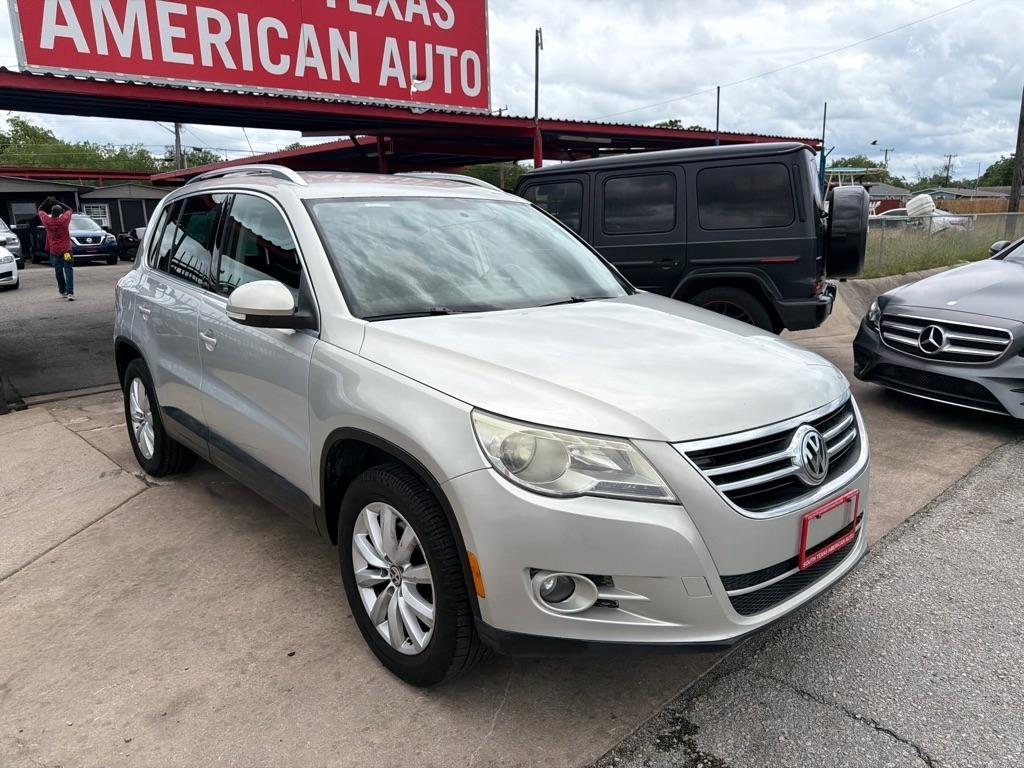 Volkswagen Tiguan S 2011