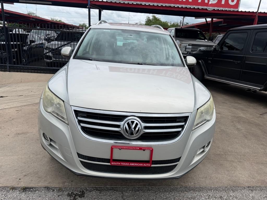 Volkswagen Tiguan S 2011