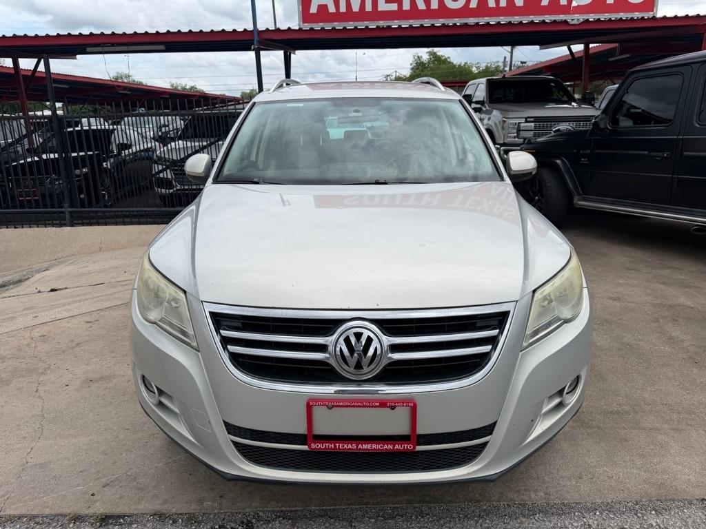 Volkswagen Tiguan S 2011