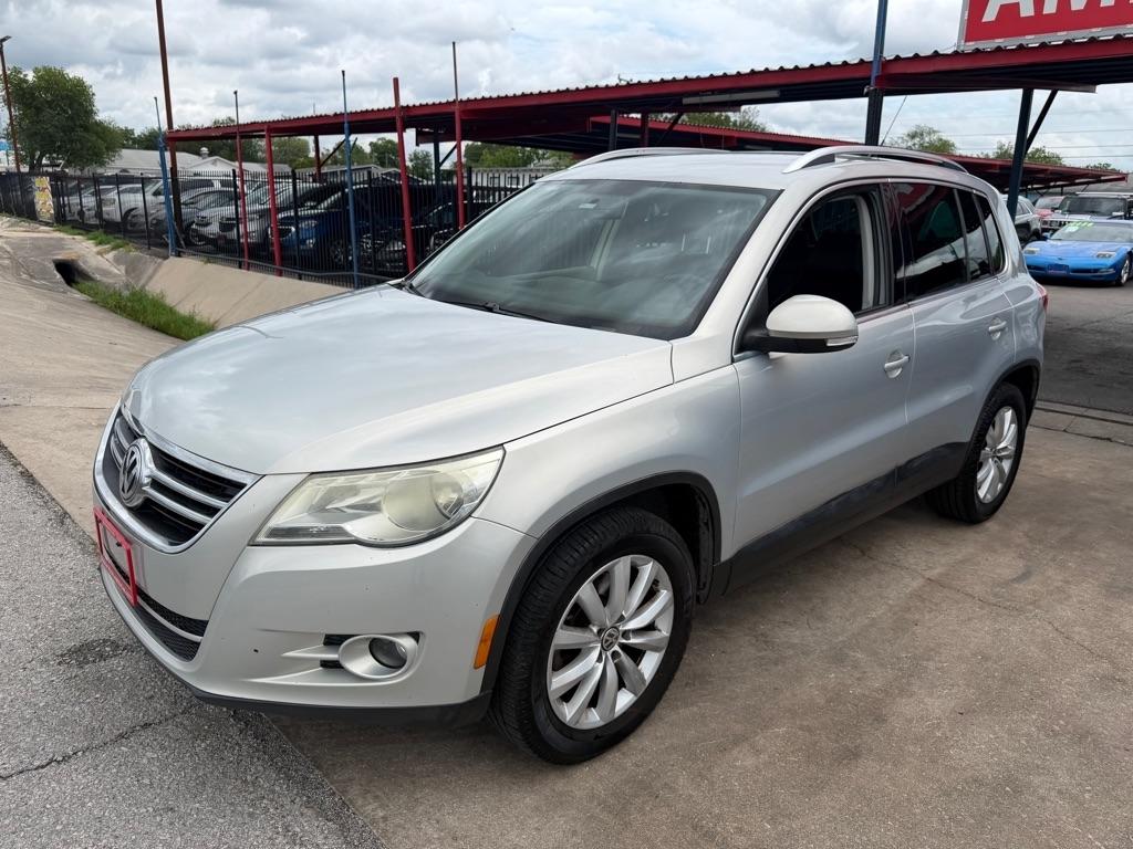 Volkswagen Tiguan S 2011