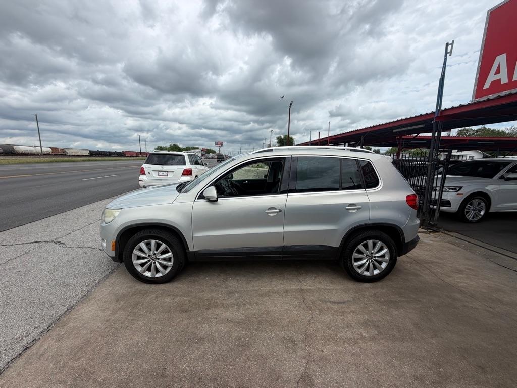 Volkswagen Tiguan S 2011