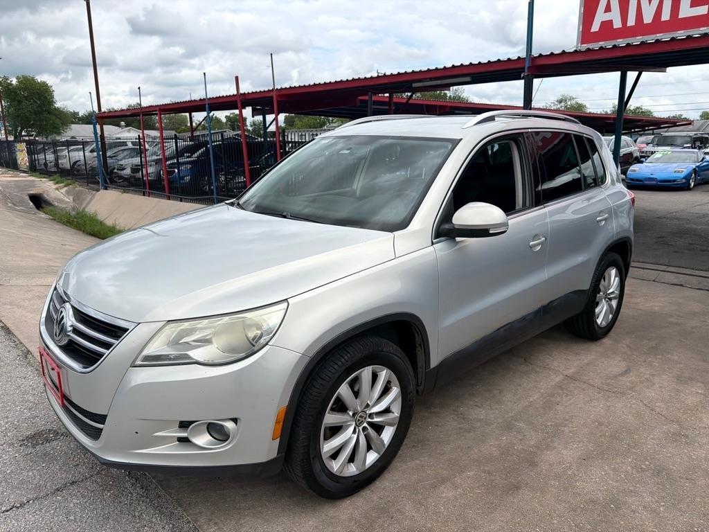 Volkswagen Tiguan S 2011