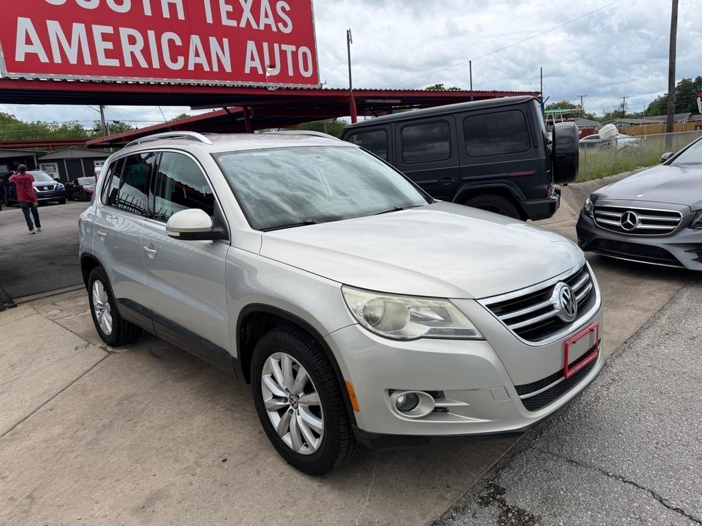 Volkswagen Tiguan S 2011