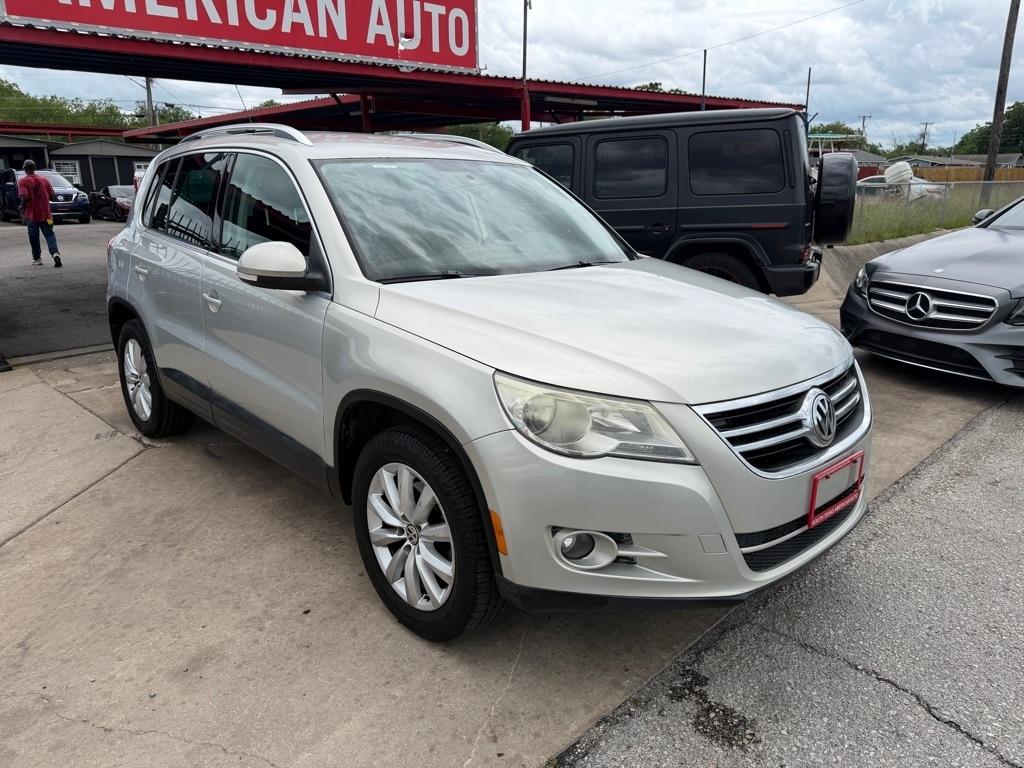 Volkswagen Tiguan S 2011