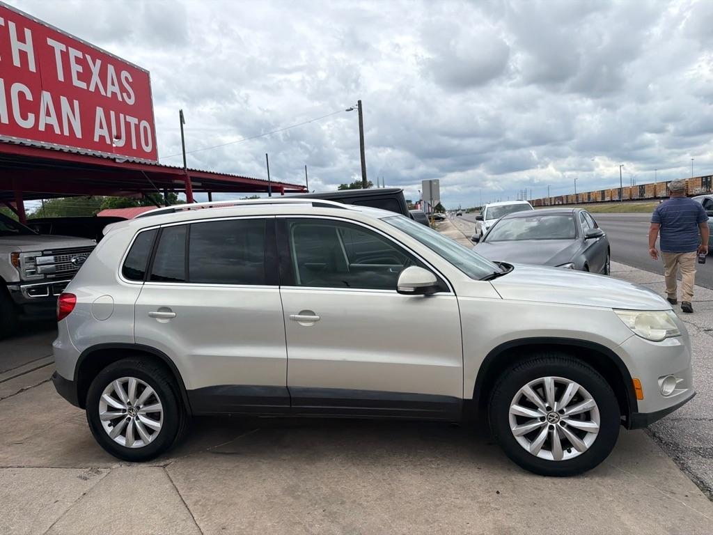 Volkswagen Tiguan S 2011