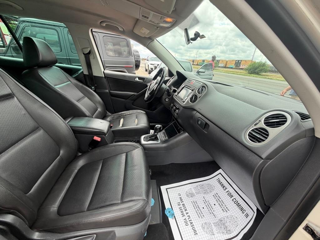 Volkswagen Tiguan S 2011