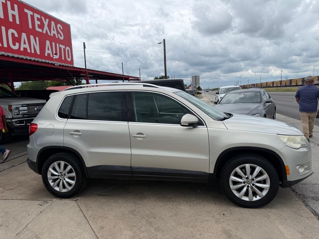 Volkswagen Tiguan S 2011